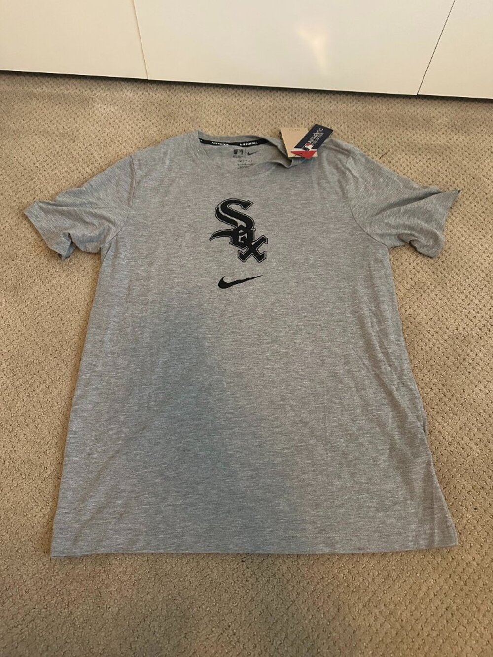 NWT Nike Chicago White Sox Dri Fit T-Shirt Size Medium